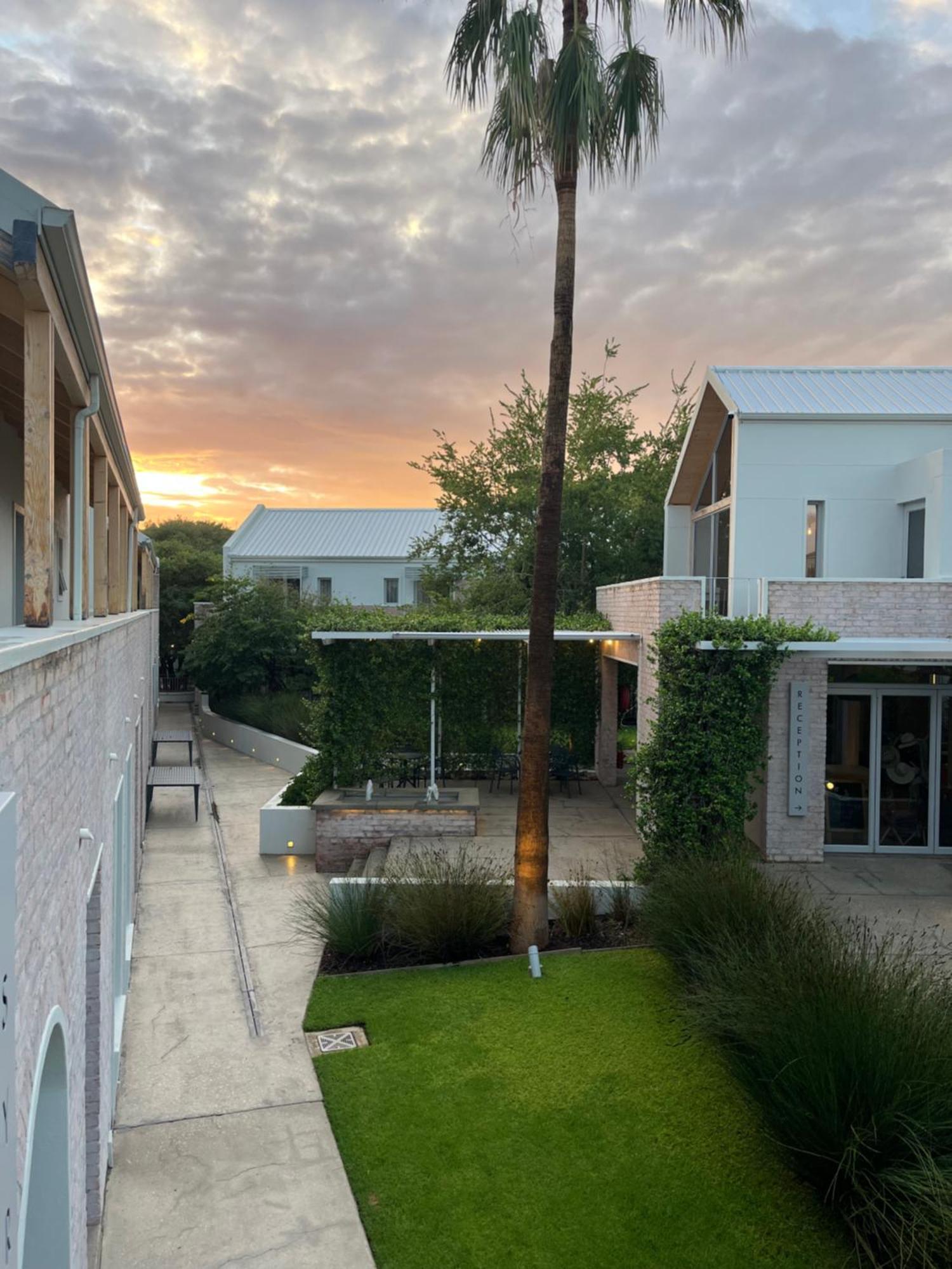 The Windhoek Luxury Suites المظهر الخارجي الصورة